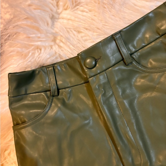 Green pants - Picture 4 of 6